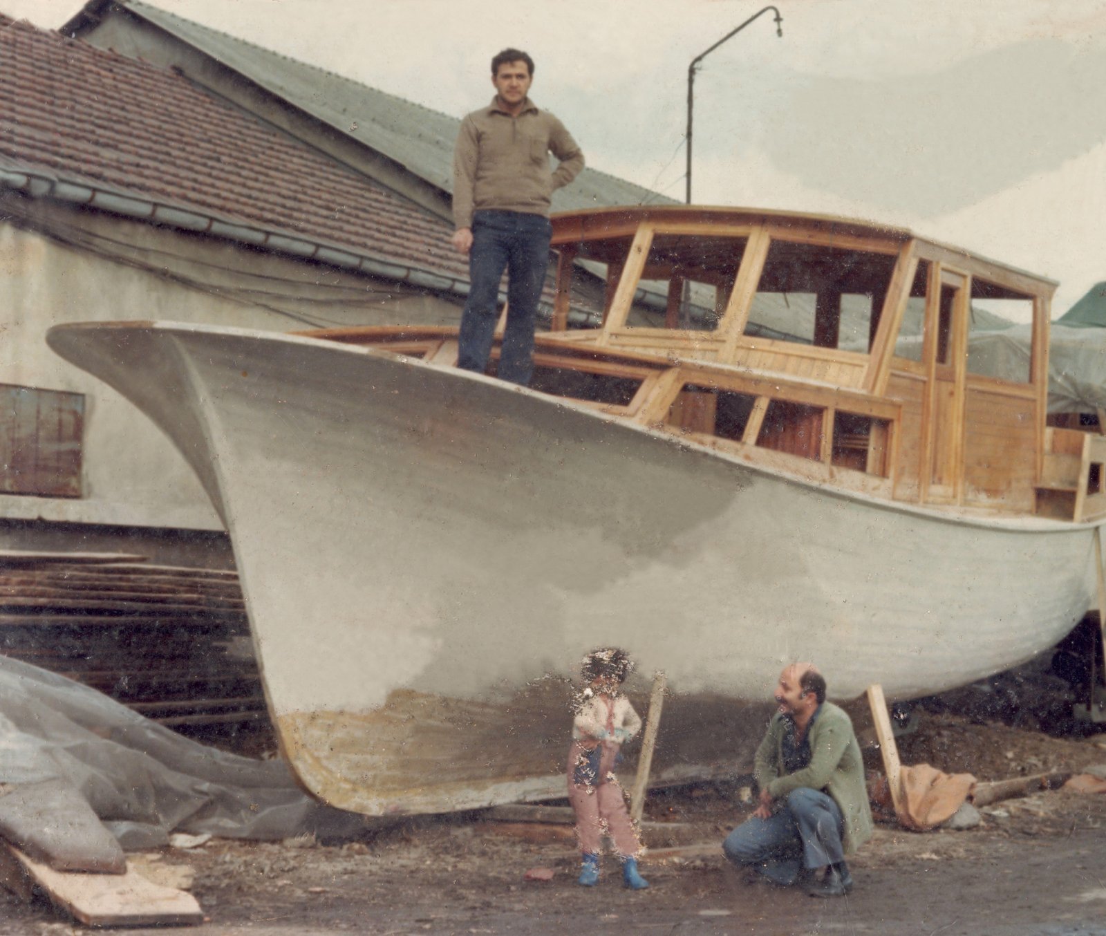 Ramazan Mengi's workshop, a wooden hull on the hard