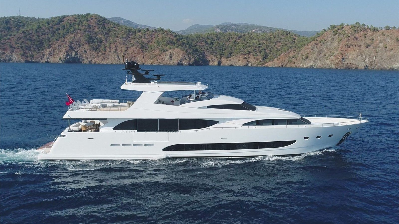 Belvedere under way past a wooded headland