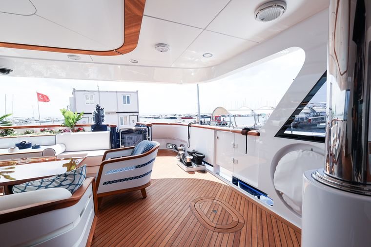 Main deck — Mirabella