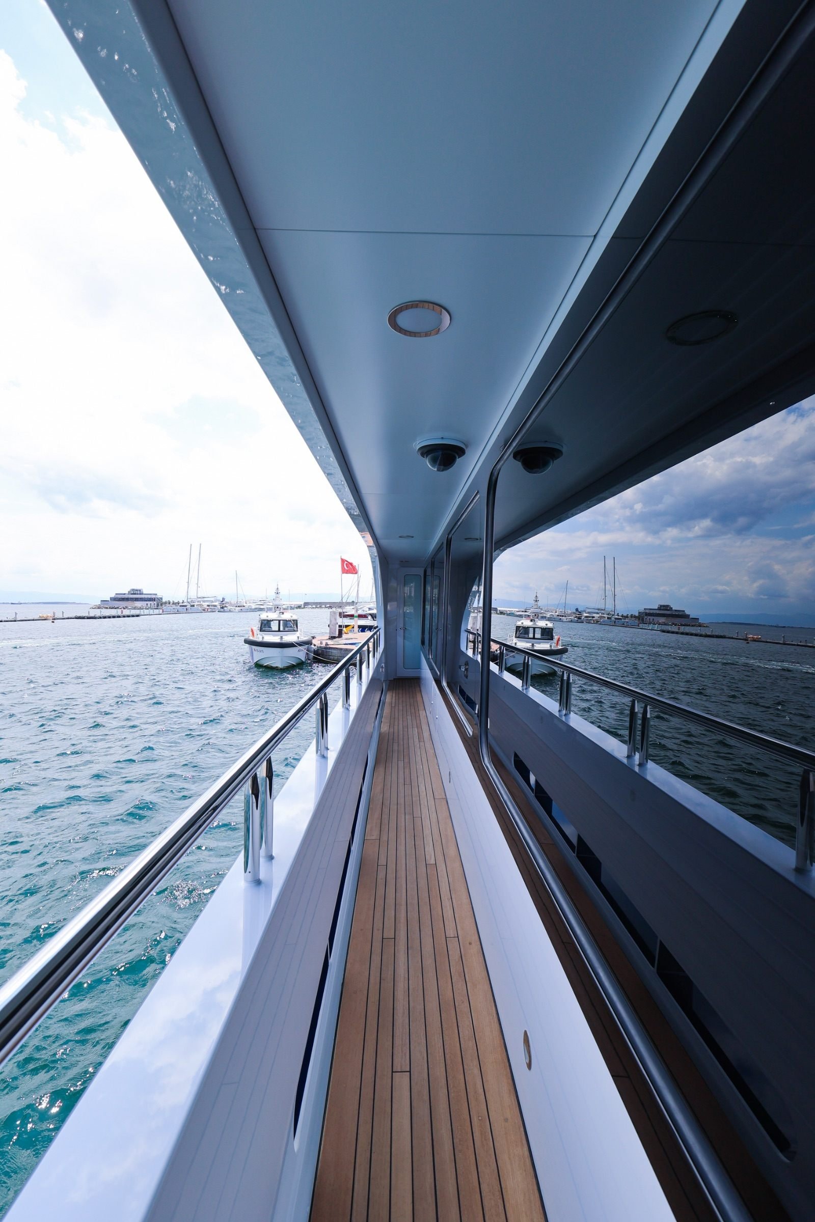 Side deck, looking forward